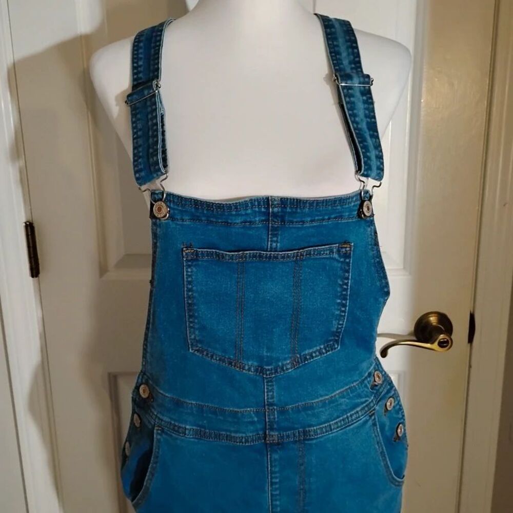 Cute overalls - Picture 2 of 8